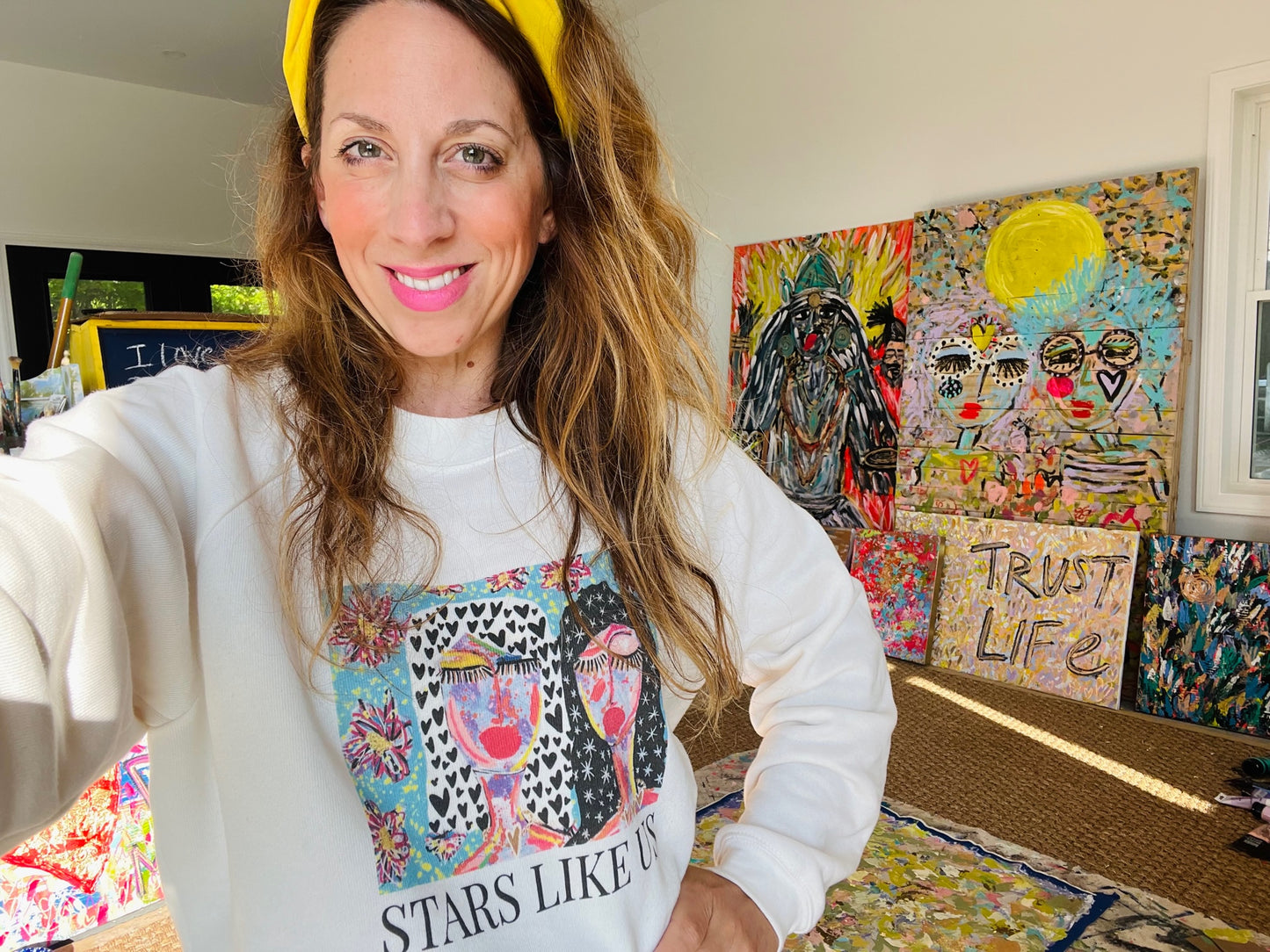 "STARS LIKE US" girl talk art Women's Cropped Fleece Pullover