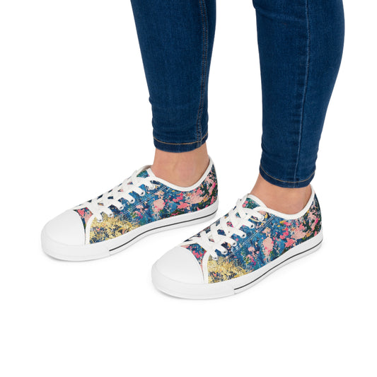 "When Pigs Fly" Women's Low Top Sneakers